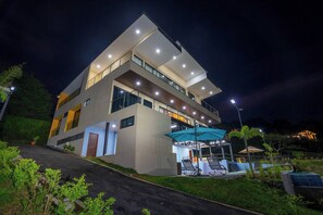 المنشأة من الخارج