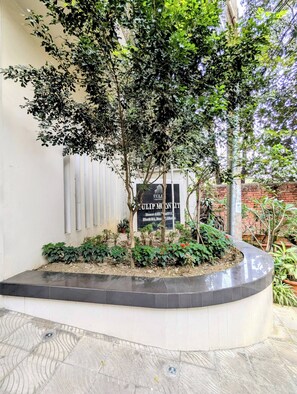 المنطقة المحيطة بالمنشأة