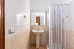 Shower, bidet - Apartment with air conditioning and terrace (Castelsardo)