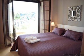 3 dormitorios, tabla de planchar con plancha, Internet y ropa de cama