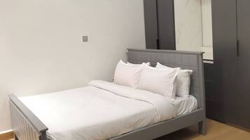 Strygejern/strygebræt, internetforbindelse, sengetøj