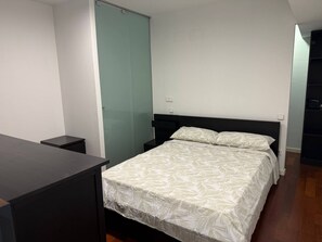 Een strijkplank/strijkijzer, internet