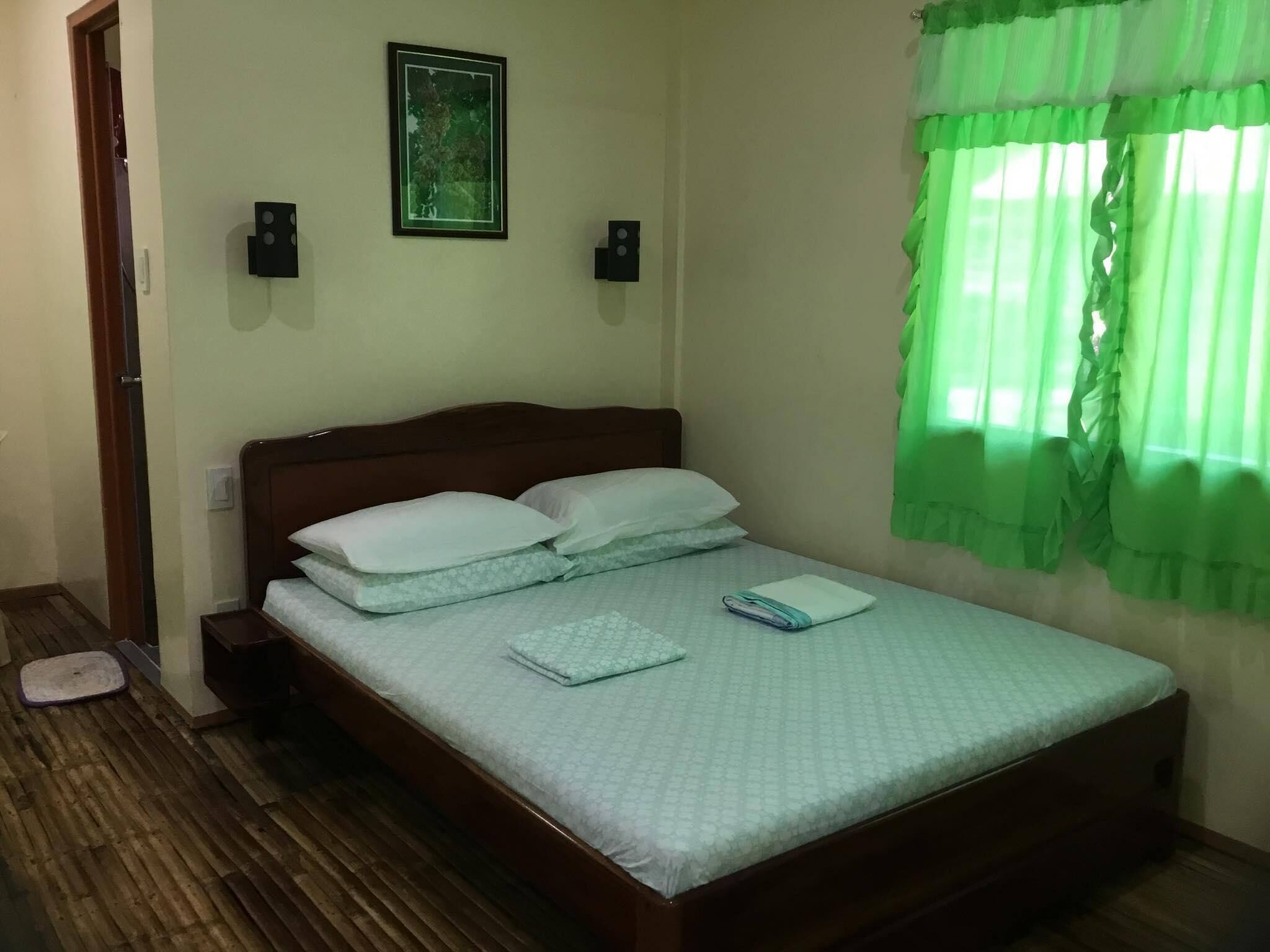 1 bedroom, iron/ironing board, internet, bed sheets