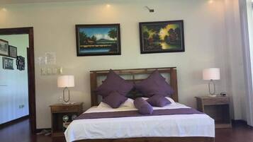 1 bedroom, iron/ironing board, internet, bed sheets