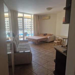 Iron/ironing board, Internet, wheelchair access