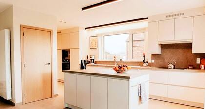 Luxury holiday home in Zwevezele