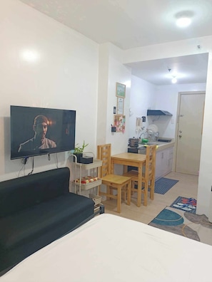 1 habitación, tabla de planchar con plancha, internet y ropa de cama 
