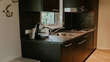 Fridge, stovetop, dishwasher, coffee/tea maker