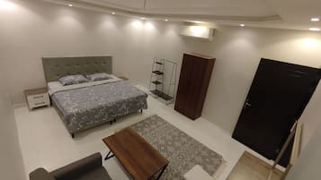 Bügeleisen/Bügelbrett, Internetzugang, Bettwäsche