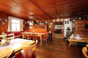 Dining - Gasthaus zur Linde – 'Sternenblick' Single Room with Shared Terrace, Garden and Wi-Fi (Oberharmersbach)