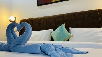 Bureau, espace de travail pour ordinateur portable, Wi-Fi gratuit