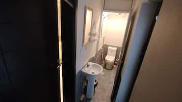 Dusche, Whirlpool, Haartrockner, Bidet