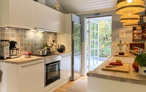 Fridge, microwave, dishwasher, coffee/tea maker