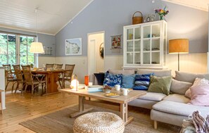Smart-TV, Kamin, Tischtennisplatte