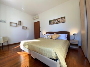 1 bedroom, iron/ironing board, WiFi, bed sheets - Cozy and elegant one-bedroom apartment within walking distance of the center. (Verona)