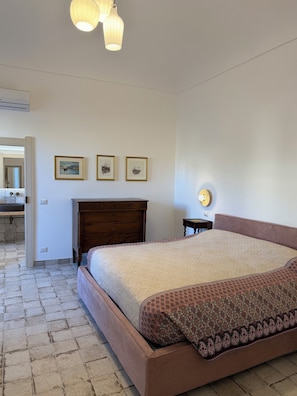 2 soverom, strykejern/-brett, wi-fi og sengetøy