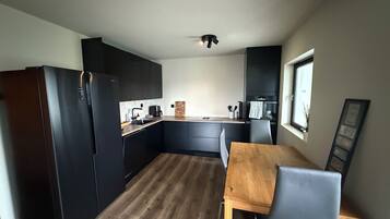 ثلاجة، ميكروويف، فرن، موقد طهي مسطح