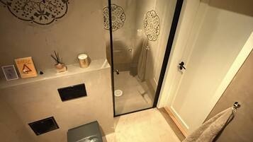 مناشف، صابون، ورق حمّام