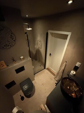 Handtücher, Seife, Toilettenpapier