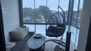 Smart TV, computer monitors