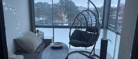 Smart TV, computer monitors