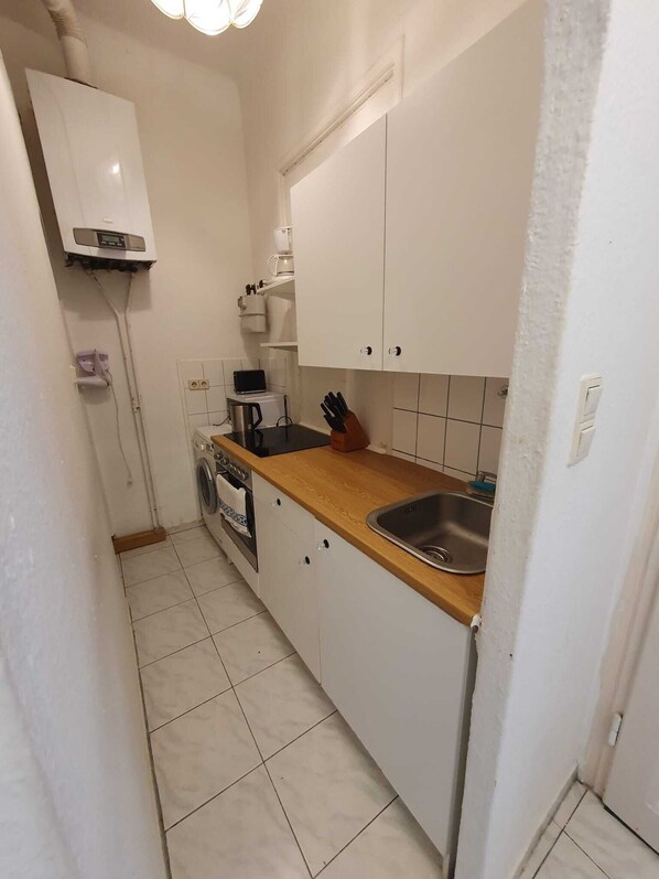 Appartement | Cuisine privée | Réfrigérateur, micro-ondes, four, plaque de cuisson