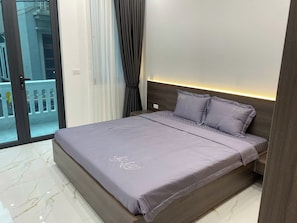 1 bedroom, in-room safe, desk, iron/ironing board