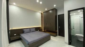 In-room safe, desk, iron/ironing board, free WiFi