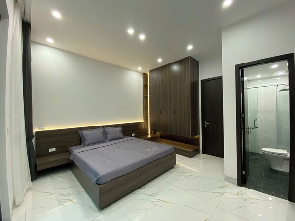 In-room safe, desk, iron/ironing board, free WiFi