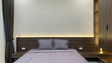 In-room safe, desk, iron/ironing board, free WiFi