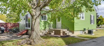 1 Mi to Dtwn Burlington: Modern Home w/ Yard!