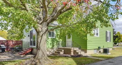 1 Mi to Dtwn Burlington: Modern Home w/ Yard!