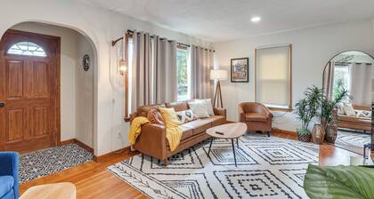 1 Mi to Dtwn Burlington: Modern Home w/ Yard!