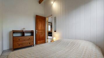 2 chambres, fer et planche Ă repasser