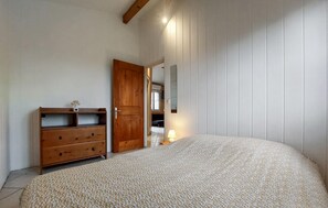 2 Schlafzimmer, Bügeleisen/Bügelbrett