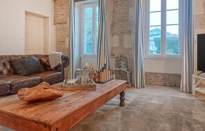 Unclassified image, 3 of 50, button