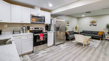 冰箱、微波炉、炉灶、洗碗机