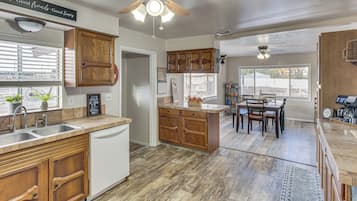 Fridge, microwave, stovetop, dishwasher