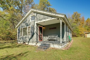 Exterior - Hunters Welcome! Creekside Missouri Ozarks Cabin (Annapolis)