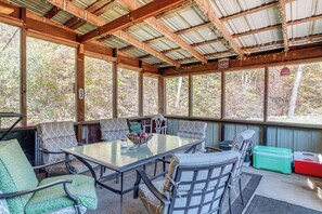 Dining - Hunters Welcome! Creekside Missouri Ozarks Cabin (Annapolis)