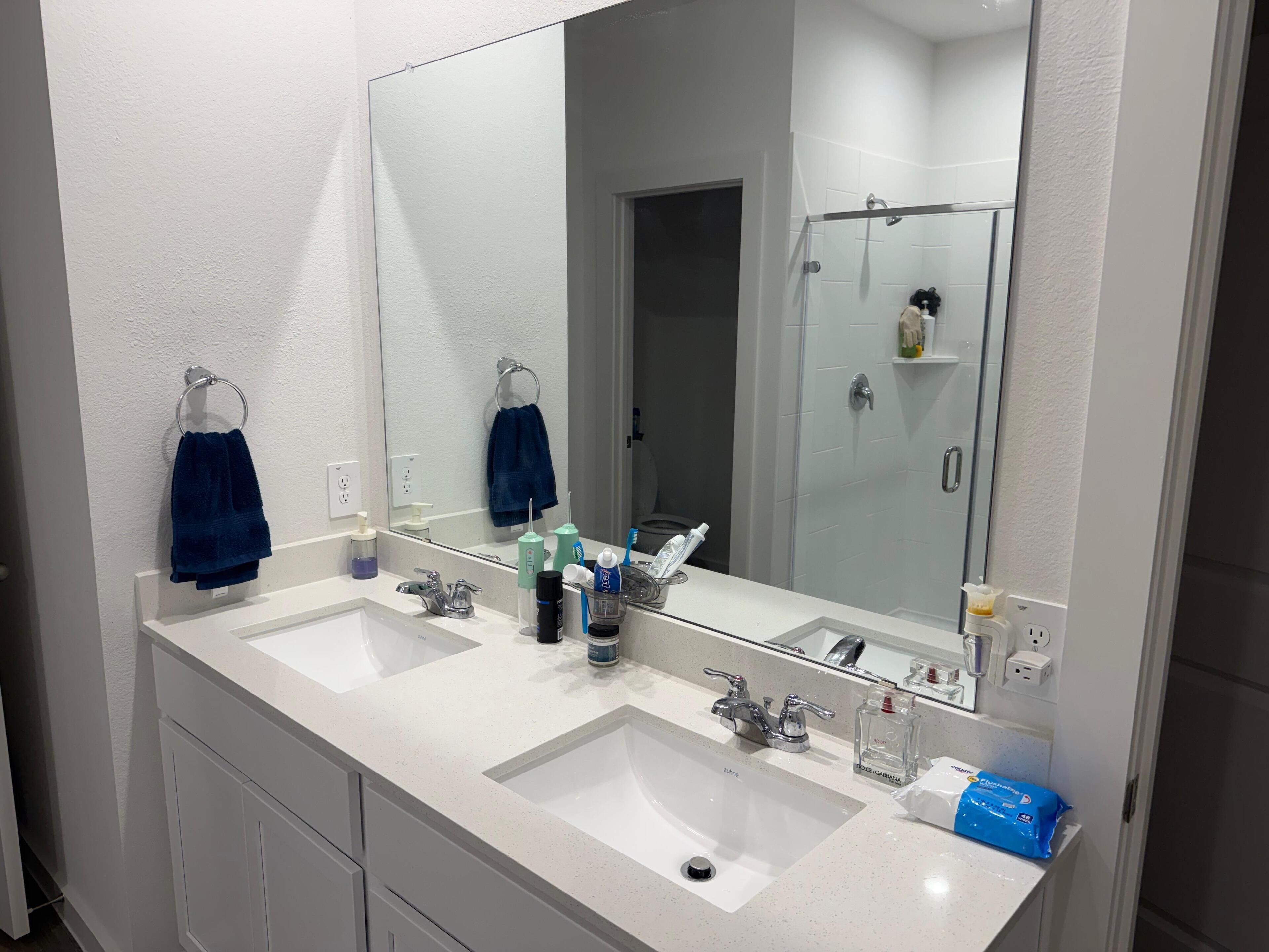 Asciugacapelli, asciugamani, sapone, carta igienica