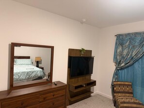 4 عدّة غرف نوم ومكواة/لوح كي وواي فاي وملاءات أسرّة