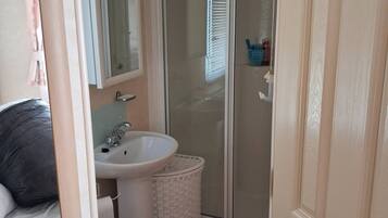 Mobile Home, 2 Bedrooms, Balcony | Bathroom
