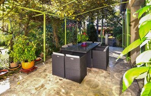 Outdoor dining - Maison avec piscine privative (Mondragon)