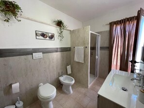 Hair dryer, towels