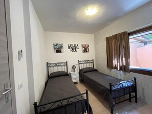2 bedrooms, iron/ironing board, bed sheets