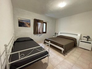 2 bedrooms, iron/ironing board, bed sheets