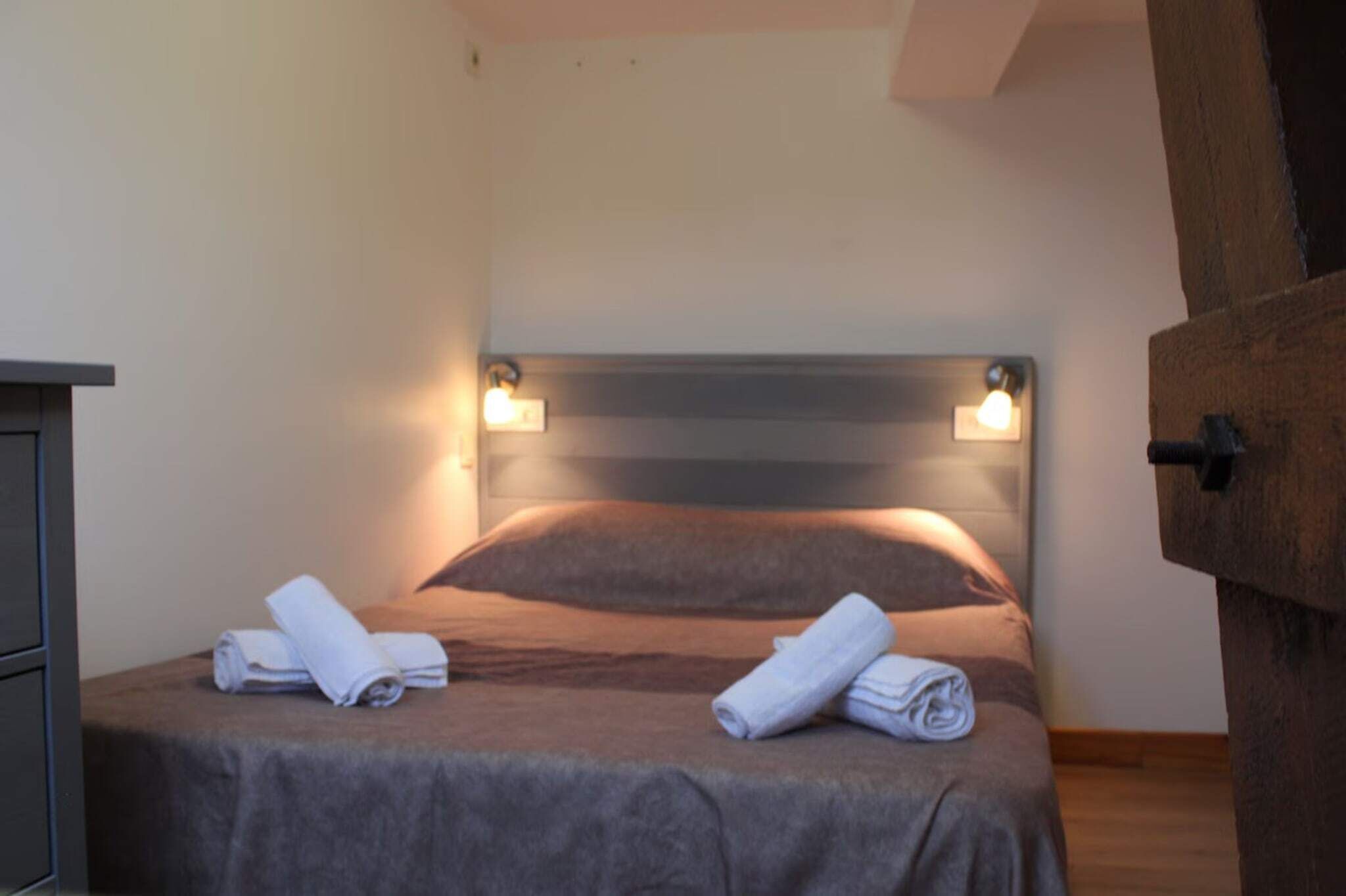 2 bedrooms, desk, iron/ironing board, free WiFi