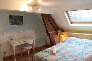 2 makuuhuonetta, silitysrauta/-lauta, Wi-Fi, vuodevaatteet