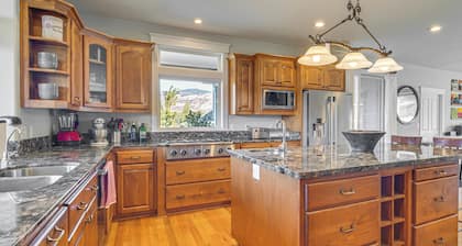 Private Pool & Mtn Views: Stunning Ashland Home